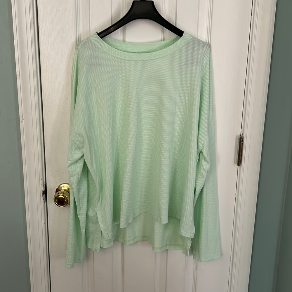 Green long sleeve workout shirt